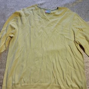 Casual yellow sweater